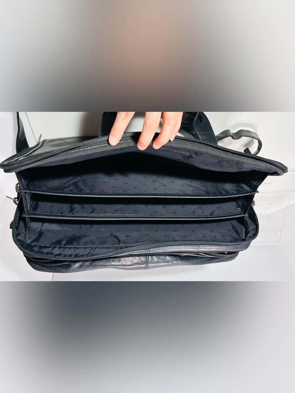 Y2K VTG Kenneth Cole New York Expandable Leather Laptop Briefcase Bag Black